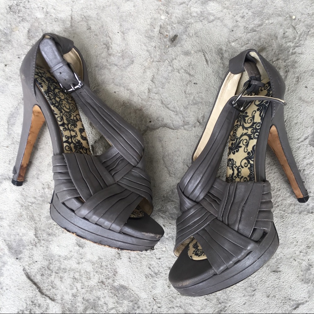 Isola Gray platform sandals